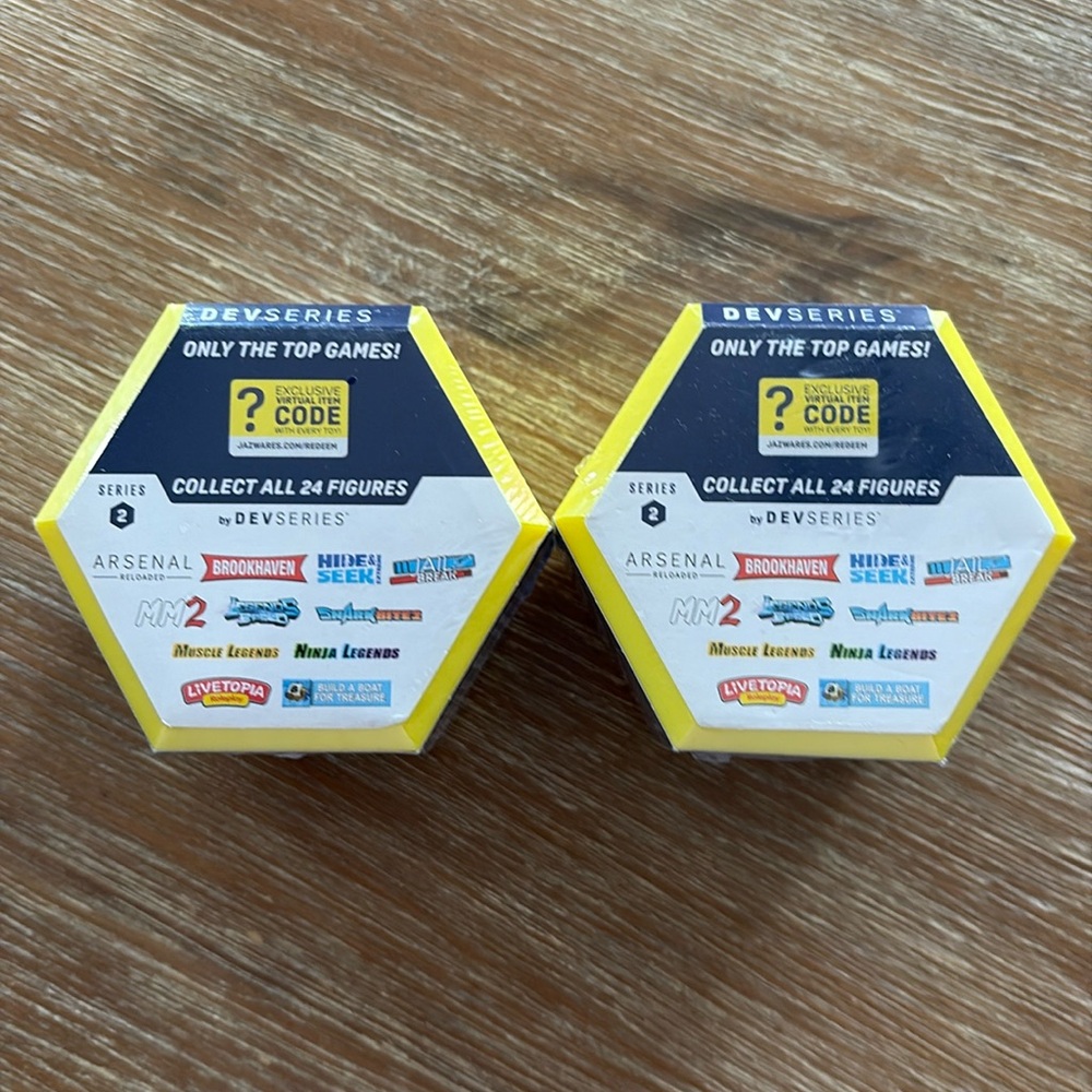 NEW ROBLOX DevSeries Mystery Figures 2.75-inch Blind Box w/‎ Code Set Of Two (2)